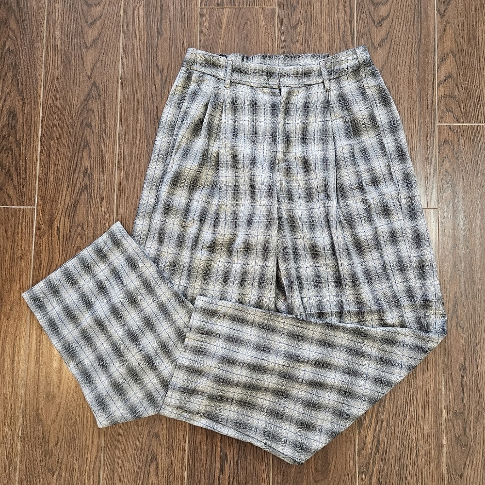 Urban Outfitters White and Black Plaid Pants Size Small